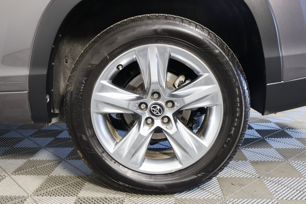 Used 2018 Toyota Highlander Limited FWD image 16
