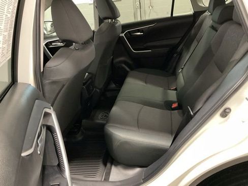 Used 2025 Toyota RAV4 XLE image 19