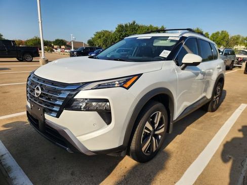 Used 2024 Nissan Rogue SL w/ SL Premium Package FWD image 3
