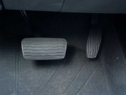 Certified 2023 Chevrolet Silverado 1500 ZR2 w/ Technology Package image 45