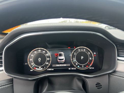 Certified 2025 Jaguar F-PACE R-Dynamic S image 19