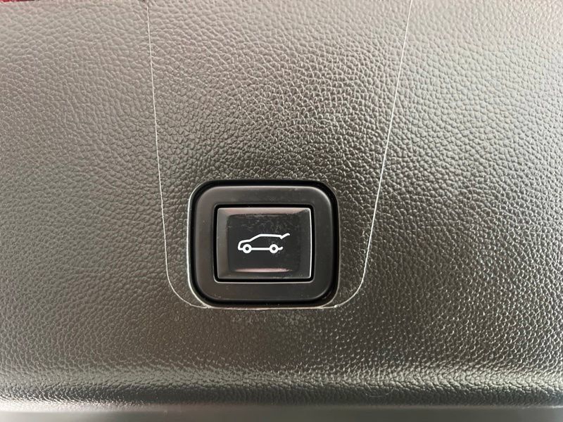 Used 2023 Chevrolet Traverse LT w/ LPO, Floor Liner Package AWD/4WD image 9