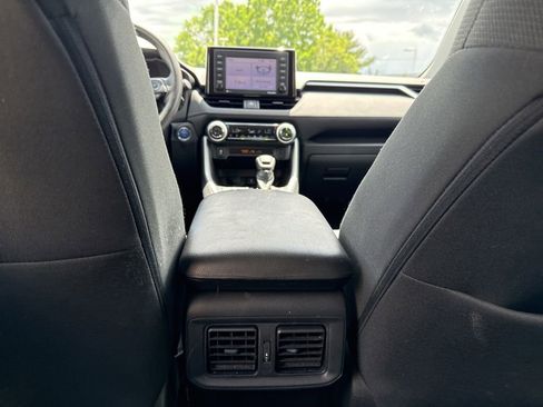 Used 2021 Toyota RAV4 XLE AWD/4WD image 27