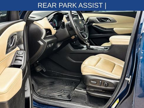 Used 2022 Chevrolet Traverse LT w/ LT Premium Package image 8