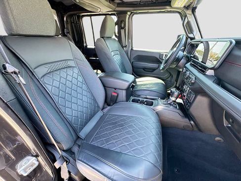 Used 2025 Jeep Gladiator Rubicon w/ Safety Group AWD/4WD image 33
