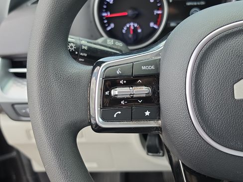 Certified 2024 Kia Carnival LX FWD image 29