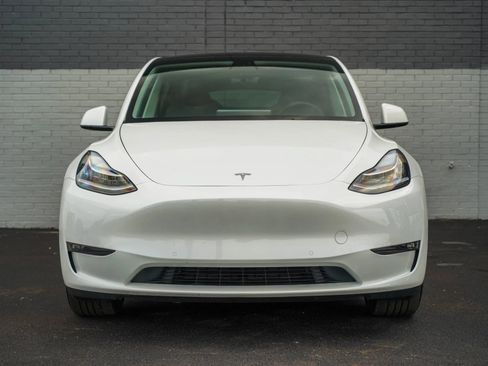 Used 2022 Tesla Model Y Long Range AWD/4WD image 2