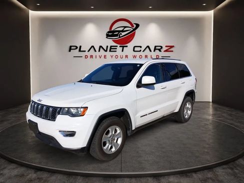 Used 2017 Jeep Grand Cherokee Laredo AWD/4WD image 1