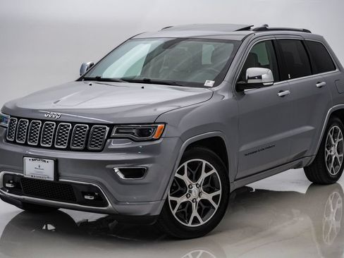 Used 2019 Jeep Grand Cherokee Overland AWD/4WD image 3
