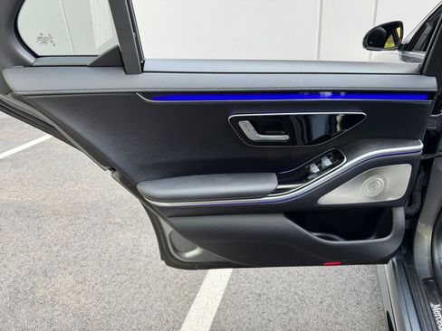 Used 2022 Mercedes-Benz S 500 4MATIC w/ AMG Line Package image 50