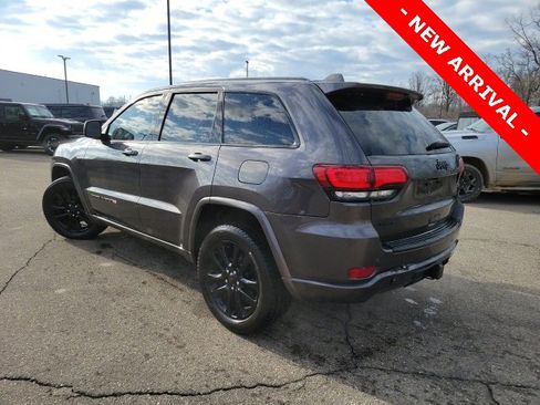 Used 2018 Jeep Grand Cherokee Altitude image 5