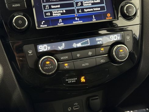 Used 2022 Nissan Rogue Sport SV image 29