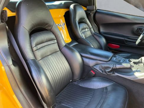 Used 2003 Chevrolet Corvette Convertible w/ Preferred Equipment Group1 image 21