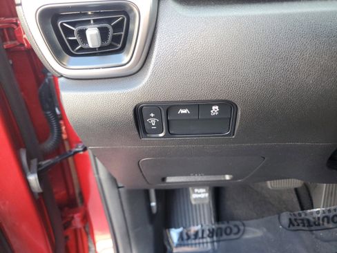 Certified 2023 Kia Sorento LX image 31