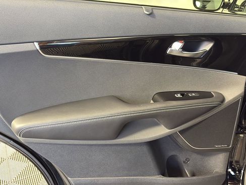 Used 2019 Kia Sorento SX image 23