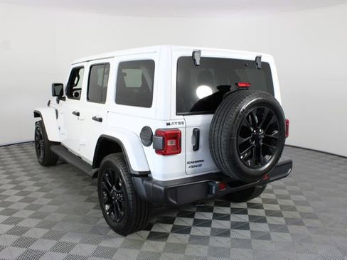 Used 2025 Jeep Wrangler Unlimited Sahara AWD/4WD image 21
