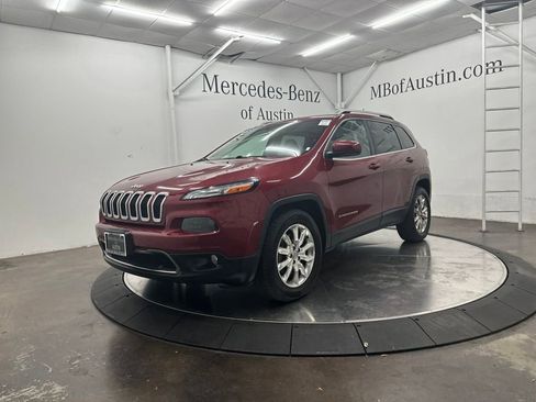 Used 2015 Jeep Cherokee Limited w/ Luxury Group AWD/4WD image 3