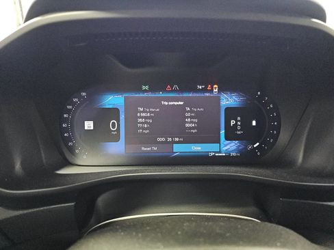 Used 2023 Volvo XC40 B4 Plus w/ Driver Assist Package FWD image 4