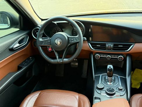 Used 2017 Alfa Romeo Giulia RWD image 14