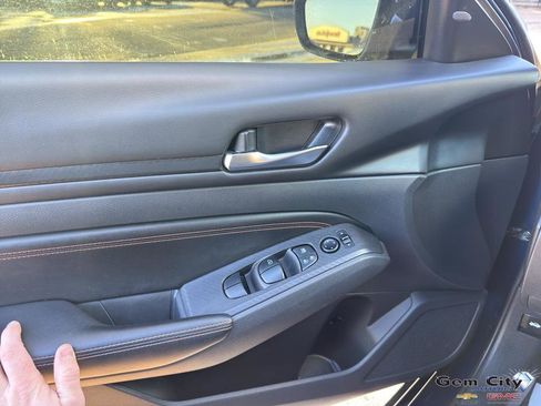 Used 2022 Nissan Altima 2.5 SR image 25