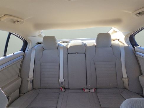 Used 2018 Ford Taurus SE image 15