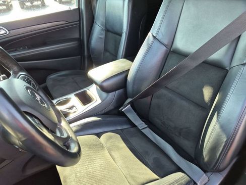 Used 2019 Jeep Grand Cherokee Altitude AWD/4WD image 12
