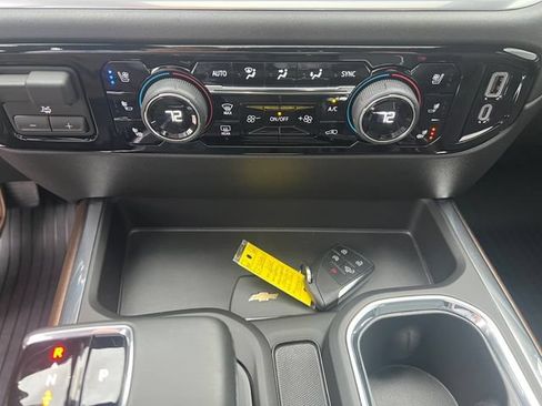 Used 2025 Chevrolet Silverado 1500 High Country w/ Technology Package AWD/4WD image 24