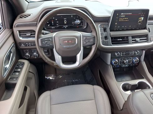 Used 2023 GMC Yukon XL SLT w/ SLT Luxury Package AWD/4WD image 21