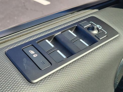 Used 2023 Land Rover Discovery HSE R-Dynamic image 25