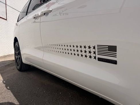 New 2027 Chrysler Pacifica Select AWD/4WD image 5