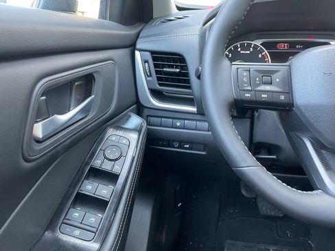 Certified 2026 Nissan Rogue SV FWD image 12