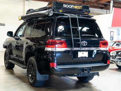 Used 2019 Toyota Land Cruiser image 4