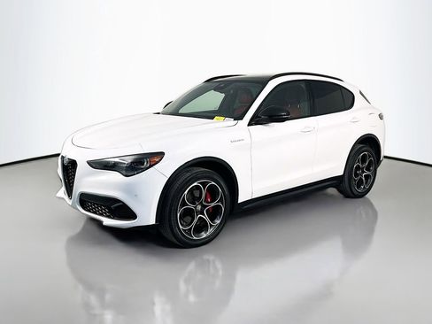 Used 2024 Alfa Romeo Stelvio Veloce image 3