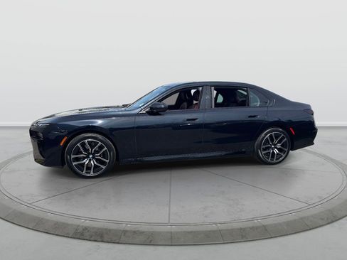 Used 2025 BMW 740i xDrive AWD/4WD image 4
