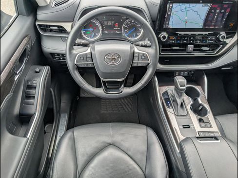 Used 2022 Toyota Highlander Limited image 8