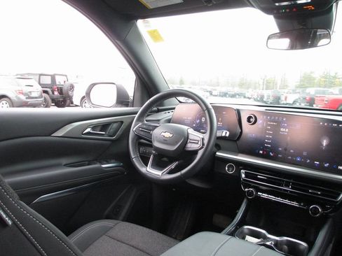 Used 2024 Chevrolet Traverse LS image 24