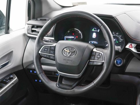 Used 2024 Toyota Sienna XSE FWD image 15