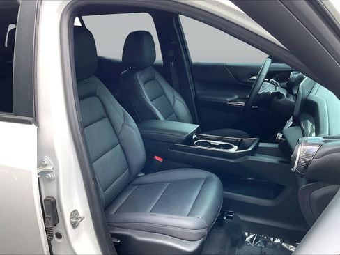 Used 2025 Chevrolet Equinox LT w/ Convenience Package II FWD image 8