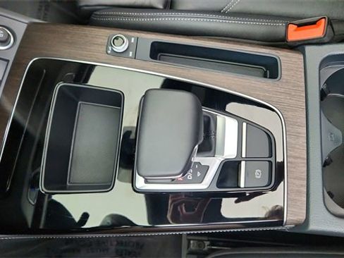 Used 2025 Audi Q5 e Premium Plus w/ Premium Plus Package image 50