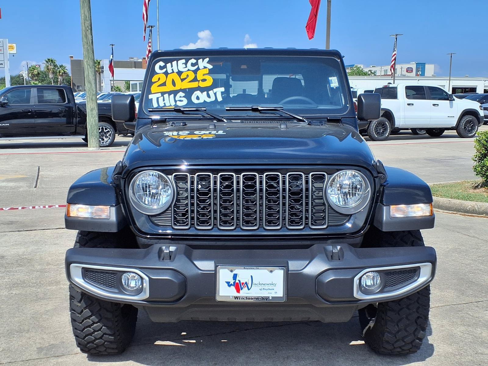 Used 2025 Jeep Gladiator Sport AWD/4WD image 2