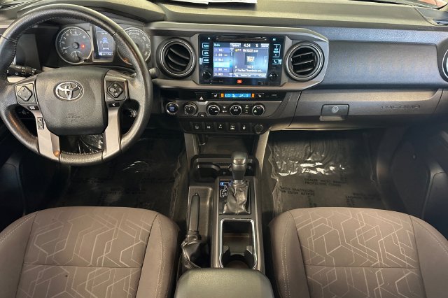 Used 2017 Toyota Tacoma TRD Off-Road AWD/4WD image 15