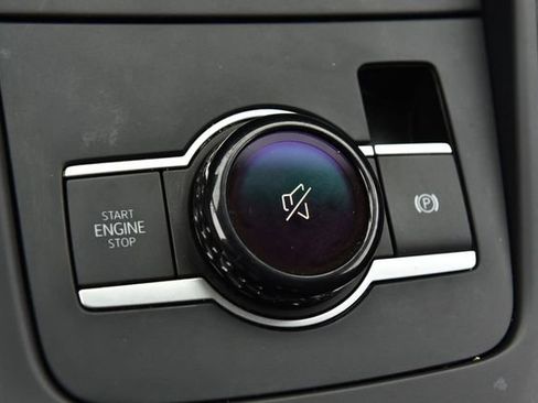 Used 2025 Volkswagen Tiguan SE AWD/4WD image 17