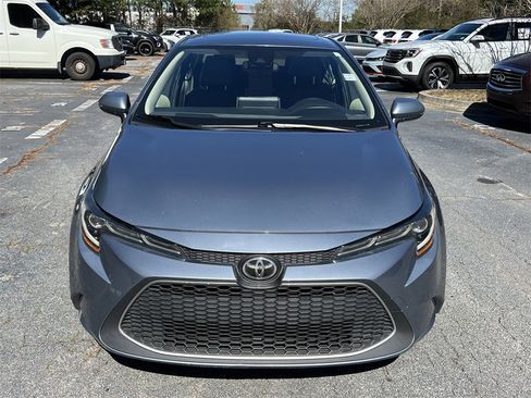 Used 2021 Toyota Corolla XLE image 2