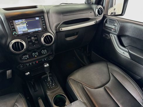 Used 2013 Jeep Wrangler Unlimited Sahara w/ Dual Top Group AWD/4WD image 22