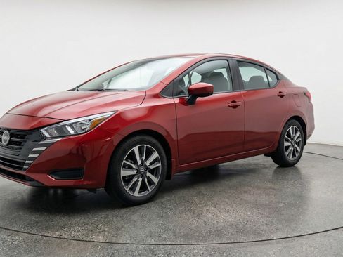 Used 2025 Nissan Versa SV image 3