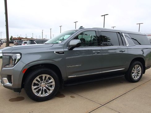 Used 2021 GMC Yukon XL SLT AWD/4WD image 18