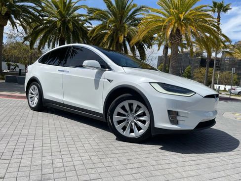 Used 2018 Tesla Model X 100D AWD/4WD image 3