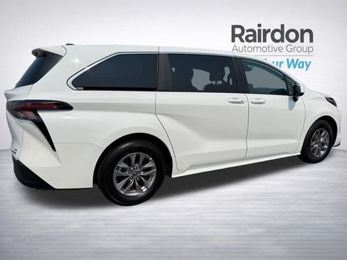 Used 2024 Toyota Sienna LE AWD/4WD image 7
