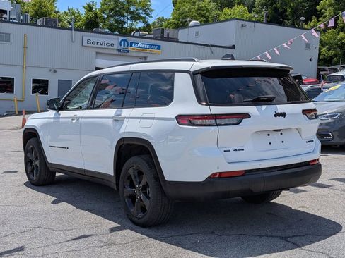 Used 2023 Jeep Grand Cherokee L Limited w/ Black Appearance Package AWD/4WD image 11