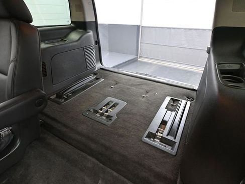 Used 2011 Cadillac Escalade Luxury image 41